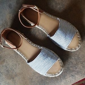 Size 10 Old Navy sandles